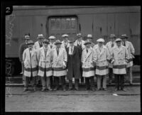 Football player Ernie Nevers and group of 14 men in front of Southern Pacific train, California, 1930-1939 (?)