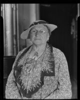Estelle Ochiltree seeks to assist women whose sons have died in war, Los Angeles, 1935