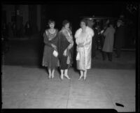 Guests arriving at the premiere of the Opera season, Los Angeles, 1926