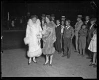 Arrivals at the opening performance of the Opera season, Los Angeles, 1926