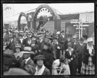 Crowd at the Valencia Orange Show, Anaheim, 1921