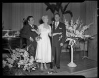 Performer Etilka Dessy at Del Mar Club with two men, Santa Monica, 1952