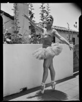 Leonora Preston transitioning into fourth position, Santa Monica, 1951