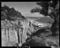 Santa Monica coastline from the Palisades Park cliffs at Montana Avenue, Santa Monica, 1946