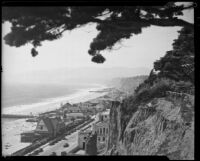 Bird's-eye view from Palisades park towards Santa Monica Beach facing northwest, 1938-1950