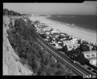 Bird's-eye view of Santa Monica Beach from Palisades Park taken from the area of Montana Avenue, Santa Monica, 1947 to 1952