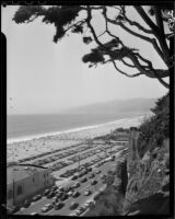 Bird's-eye view of Santa Monica Beach and Pacific Coast Highway, 1947 to 1952