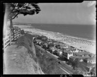 Bird's-eye view from Palisades Park towards Santa Monica Beach, Santa Monica, 1946