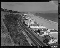 Bird's-eye view of Santa Monica Beach from Palisades Park taken from the area of Montana Avenue, Santa Monica, 1946