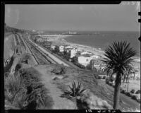 View from cliff edge of Palisades Park towards the beach, Santa Monica, 1938-1950