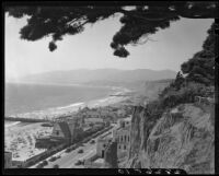Bird's-eye view from Palisades park towards Santa Monica Beach facing northwest, 1938-1950