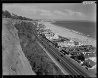 Bird's-eye view of Santa Monica Beach from Palisades Park taken from the area of Montana Avenue, Santa Monica, 1950