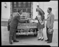 Donald L. Jackson, Mayor Claude C. Crawford and starlet Linda Ware outside City Hall, Santa Monica, 1940
