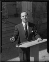 George Jessel speaking at the memorial service for will Rogers at Twentieth Century Fox Studio, Los Angeles, 1935