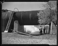 Los Angeles aqueduct, section of pipe, Inyo County, 1924