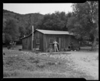 Cabin where Gladys and Archie Carter lived, with a boarder, Frances Walker, Placerita Canyon, 1935