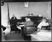 Detective Lieutenant Harry Raymond in the witness stand, Los Angeles, 1928