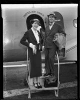 Baron & Baroness Philippe de Rothschild deboard a United Air Lines plane, Burbank, 1935