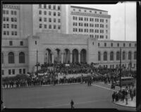 Crowd on City Hall steps for unemployed meeting, Los Angeles, 1929-1939