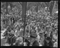 Seated crowd listining to Gov. Merriam at the annual Iowa Association picnic at Bixby Park, Long Beach, 1935