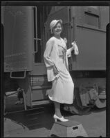 Myrtle Strachota, Miss Wisconsin, disembarks from a train, Los Angeles, 1935