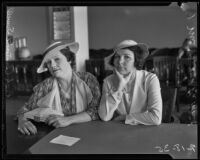 Leah Clampitt Sewell with Adeline La Mont in court, Los Angeles, 1935
