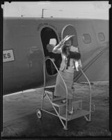 Actress Nancy Carroll departing for Reno, Los Angeles, 1935