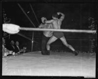 Man Mountain Dean and Vincent Lopez wrestling for the world's heavyweight title, Los Angeles, 1935