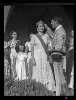 Dorothy Martinez, Gabriela Quiroz, and Mayor Glenn Evans, San Gabriel, 1935