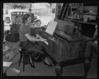 Lillian O'Shea piano exhibit, Los Angeles, 1935