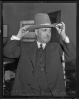 Mayor Frank Shaw adjusts his ten-gallon hat, Los Angeles, 1935