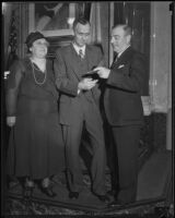 John Hoffman a receiving gold medal from Helen A. French and Howard Davis, Los Angeles, 1934