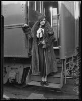 Fay Webb Vallee alighting from a train, Los Angeles, 1933