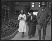 Ramalda Lugo and Lena Lugo testify during Rudolph Valentino's bigamy trial, Los Angeles, 1922