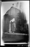 Hildegarde Flanner inside the entrance to the cemetery at Mission San Luis Rey, Oceanside, 1927