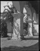 Mission San Juan Capistrano, arcaded walkway, 1899-1904