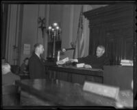 Eddie Miller and Judge Pat Parker at Buron Fitts perjury trial, Los Angeles, 1936