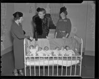 Mrs. Whitney Williams, Mrs. Gil McHaffie, and Mrs. Hilton McCabe with six babies in a crib, Los Angeles, 1936