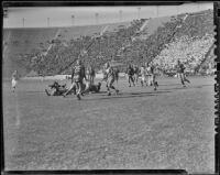 Wisconsin Badgers play UCLA Bruins at Memorial Coliseum, Los Angeles, ca. 1938