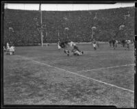 Football game between USC Trojans and Notre Dame Irish at the Coliseum, Los Angeles, 1938