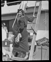 Jean Appleton disembarks from a ship, Los Angeles, 1934