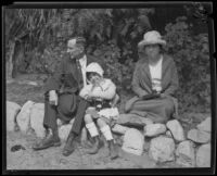 Murder suspect Louise Peete with her daughter Betty and husband Richard, La Crescenta, 1920