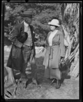 Murder suspect Louise Peete talks with unidentified man on the grounds of the La Crescenta Hotel, La Crescenta, 1920