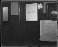 Door to the jury room during the trial of Louise Peete, accusing of killing Jacob Denton, Los Angeles, 1921