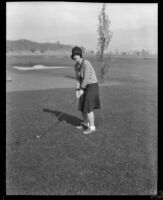 Estelle Steele playing golf, Los Angeles, 1927-1939