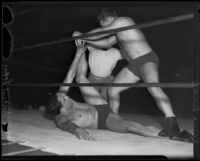 Wrestling match between Ernie "Dirty" Dusek and Vincent López, Olympic Auditorium, Los Angeles, 1935