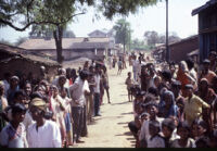 Gangadhar Nagar - villagers gathered outside of the off-camera researchers' jeep, Hubli (India), 1984