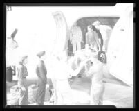 Soldiers transporting wounded soldier from hospital plane, Van Nuys, 1944