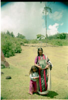 Toda woman wearing a traditional Toda shawl pukhoor, with her daughter, Udagamandalam (India), 1984