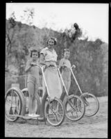 Mother Muriel Lane with her children Gloria and Joan vacationing in California, Palm Springs, 1936